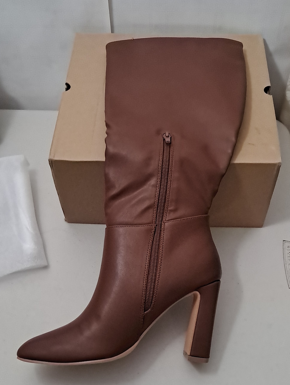 Coutgo Women's Size 7.5 Chunky Heeled Knee High Boots